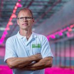 Linflowers is het eerste bedrijf met een combinatie van SON-T en LED-belichting. Het lagere energieverbruik was een belangrijke overweging voor deze keuze.