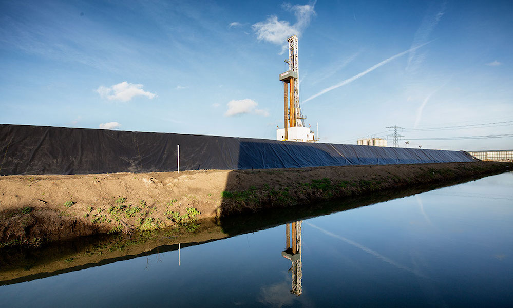 Geothermie boring met basin